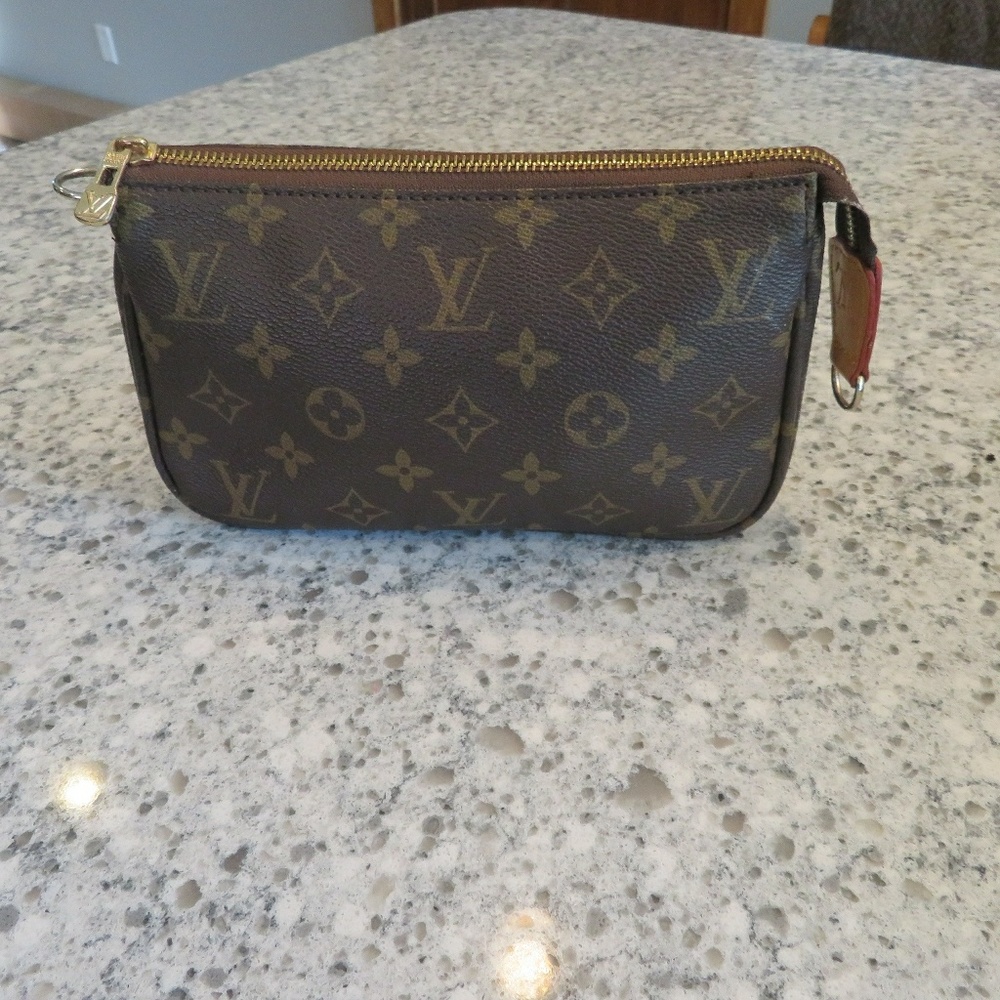 Louis Vuitton 1970 clutch